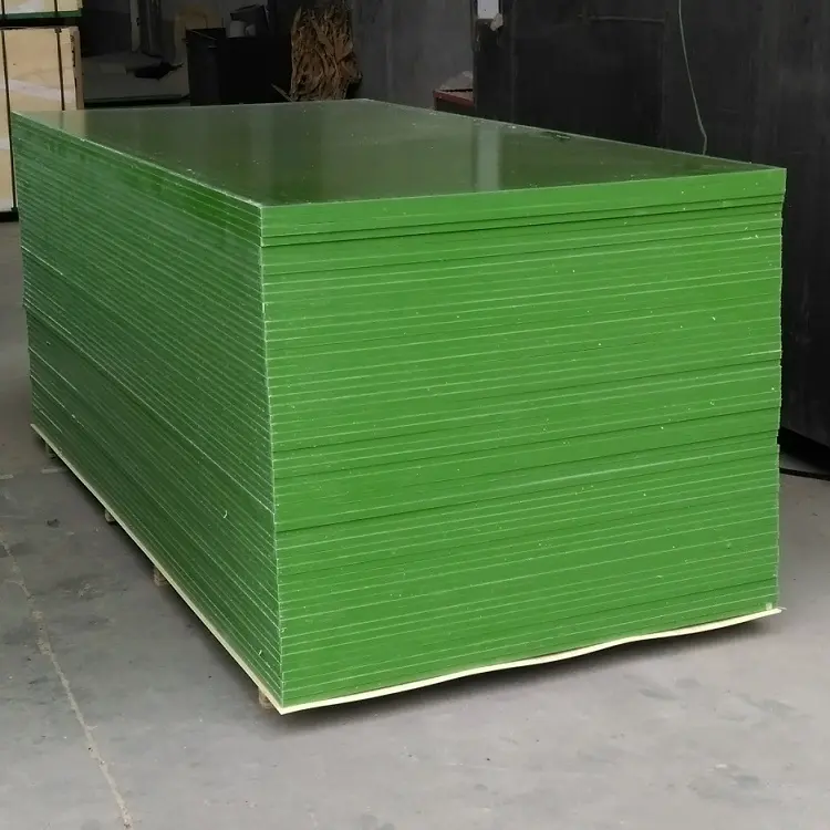 Film plastique vert à facettes, pour volet roulant, en contreplaqué, bois