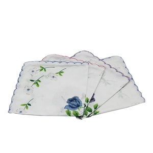 حار بيع دائم 100% القطن زهرة نمط المطبوعة منديل مع الإسكالوب حافة - Product Image 1