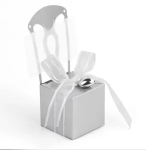 Caja de dulces de regalo de chocolate con recuerdo de boda en forma de silla de plata