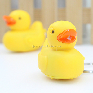 LLavero de iluminación con forma de pato amarillo encantador, llavero de sonido de <span class=keywords><strong>quake</strong></span>, luz led, promocional - Product Image 5