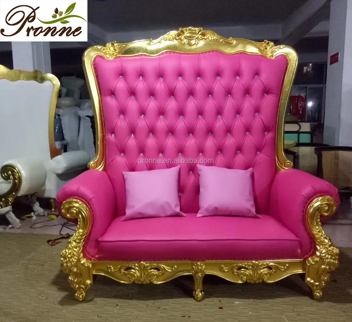 Adorável rosa de volta alta throne casamento de espera sofá à venda