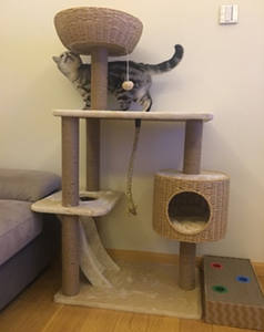 Lusso eco-friendly coperta gatto graffiare albero morbido Sisal pali con casa in legno e appeso piuma giocattolo - Product Image 2