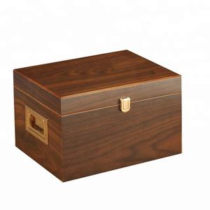 صندوق أحذية خشبي فاخر عالي الجودة مع ملمع أحذية وفرشاة - Product Image 1