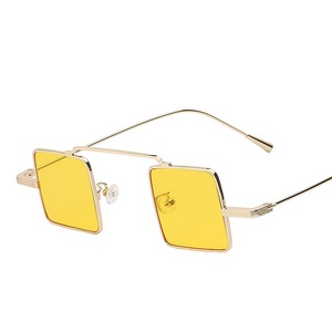 <span class=keywords><strong>Occhiali</strong></span> <span class=keywords><strong>da</strong></span> <span class=keywords><strong>Sole</strong></span> Vintage Unici per Uomo, Montatura Quadrata, <span class=keywords><strong>Occhiali</strong></span> <span class=keywords><strong>da</strong></span> <span class=keywords><strong>Sole</strong></span> Classici Steampunk per Donna, Design di Marca, <span class=keywords><strong>Lenti</strong></span> <span class=keywords><strong>Colorate</strong></span> Effetto Mare, Protezione UV400 - Product Image 5
