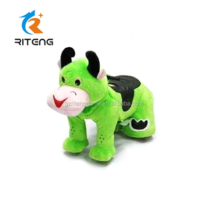 Enfants tour sur animaux piles animaux enfants montent pour parc d'attractions - Product Image 1