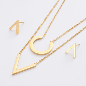 Doble V y <span class=keywords><strong>C</strong></span> Combinación Pendiente Collar Regalos exquisitos Conjunto de joyas de mujer Acero inoxidable Venta al por mayor Moda Directo de fábrica - Product Image 1