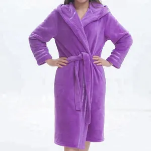女性のための最高品質の柔らかい生地の紫色のバスローブナイティセクシー