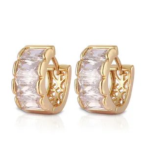 Boucles d'oreilles plaqué or 2015 saoudien 18 carats petites boucles d'oreilles huggie en or rose bijoux pour femmes avec zircon conçoit des modèles de bijoux pour femme