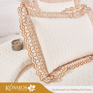 Set di Biancheria da <span class=keywords><strong>Letto</strong></span> KOSMOS 3 Pezzi in Policotone con Ricamo, Copriletto Tinta Unita con Pizzo, Tecnica Tessuta <span class=keywords><strong>per</strong></span> Uso Domestico - Product Image 3