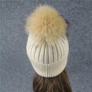 Invierno de punto sombrero con <span class=keywords><strong>peludas</strong></span> bolas de pelo de lana sensación mujeres Floppy Pom Beanie sombreros - Product Image 2