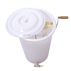 Équipement d'apiculture <span class=keywords><strong>Extracteur</strong></span> de <span class=keywords><strong>miel</strong></span> manuel en plastique à 2 cadres - Product Image 3
