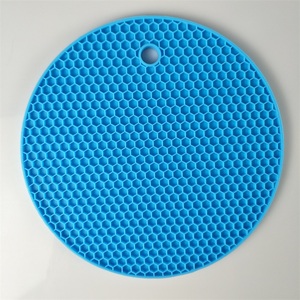 Tapete de Silicona de Grado Alimenticio, Antideslizante, Resistente al Calor, Ecológico, con Diseño de Panal de Abeja, Redondo, de 18 cm de Diámetro, Colorido - Product Image 6