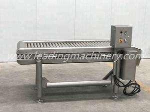 Fabrika özelleştirilmiş paslanmaz çelik makaralı konveyör masa sebze meyve işleme hattı - Product Image 3