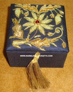 Boîte à bijoux en velours noir avec broderie zari - Product Image 1