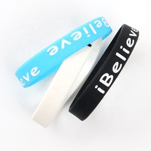 U-Meking Bracelet en silicone personnalisé-Logo gravé Faith <span class=keywords><strong>Creed</strong></span> WWJD Bracelet de croyance pour athlète cadeau de mode en gros - Product Image 5