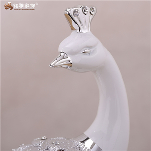Figura Decorativa de Animal de Resina para Interiores de Hotel u Hogar, Elegante Figura de Pavo Real en Venta - Product Image 2