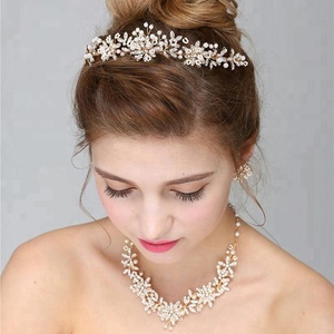 <span class=keywords><strong>Set</strong></span> di Gioielli Artigianali con Collana, Orecchini e Corona in Cristallo e Lega, Regalo Romantico per Matrimoni - Product Image 4