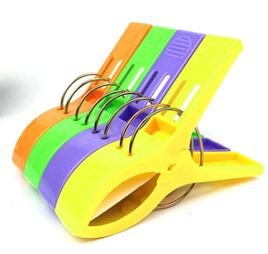 Vente en gros OEM <span class=keywords><strong>de</strong></span> pinces à serviettes <span class=keywords><strong>de</strong></span> plage colorées, grandes, 8 paquets, pour chaises <span class=keywords><strong>de</strong></span> plage, transats <span class=keywords><strong>de</strong></span> piscine - Product Image 1