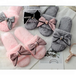 <span class=keywords><strong>Pantofole</strong></span> in pile da <span class=keywords><strong>donna</strong></span> di alta qualità per interni, decorate con fiocco - Product Image 1