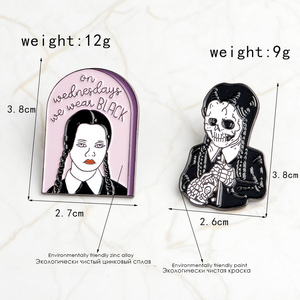 QIHE regalo para la hermana Familia Addams inspirado esmalte esqueleto Pin broches - Product Image 2
