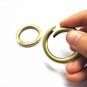 Anello di metallo <span class=keywords><strong>A</strong></span> Scatto Gancio Rotondi del Cerchio del Tipo <span class=keywords><strong>a</strong></span> <span class=keywords><strong>Molla</strong></span> Catenacci Chiude clip di Bloccaggio Moschettone - Product Image 2
