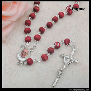 Chapelet catholique de perles parfumées en bois, boîte ronde en plastique avec autocollant Saint, 7mm - Product Image 3