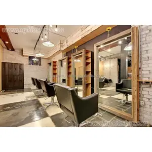 Diseño de interior de peluquería de grano de madera de estilo clásico, con estación de bar, muebles a la venta