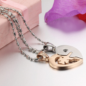 <span class=keywords><strong>Collana</strong></span> con Ciondolo a Forma di Lucchetto e Chiave in <span class=keywords><strong>Argento</strong></span> e Oro dal Design Unico e Raffinato - Product Image 6