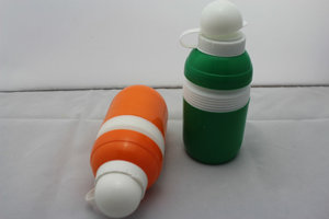 Gros vélo personnalisé push pull couvercle <span class=keywords><strong>sans</strong></span> <span class=keywords><strong>bpa</strong></span> pliable bouteille d'eau avec housse de protection - Product Image 3