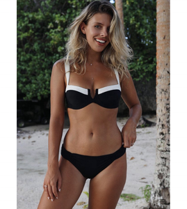 Venta al por mayor Lovely Girl's Lace-up Back Pink Black Chest V Shaper Ruffled Traje de baño Bikinis con anillos de acero Inventario - Product Image 3