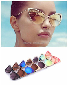 Lunettes de soleil <span class=keywords><strong>tendance</strong></span> pour femmes New Hot Women's Classic Cat Eye Designer Fashion Shades Black Frame Sunglasses Women <span class=keywords><strong>2022</strong></span> - Product Image 1