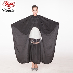 Vinnie100 % pongee polyester usine de gros capes de barbier avec fenêtre cape de barbera avec fenêtre en <span class=keywords><strong>PVC</strong></span> pour fournitures de barbier - Product Image 2