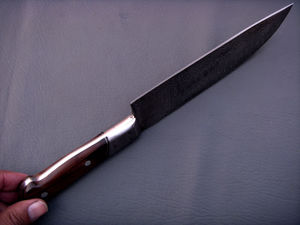 Ensemble de couteaux de chef de style japonais en acier inoxydable damas avec manche en bois de bambou pour la cuisine, la chasse et l'usage commercial. - Product Image 4