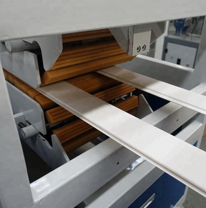 Doppia Estrusione Macchina di PVC Tegola Pannello del Soffitto del PVC Profilo Linea di Produzione - Product Image 5