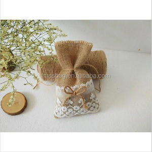 Petit sac à cordon en toile de <span class=keywords><strong>jute</strong></span> imprimé moderne personnalisé Pochette en mousseline de <span class=keywords><strong>jute</strong></span> en toile écologique avec <span class=keywords><strong>dentelle</strong></span> - Product Image 3