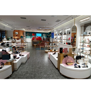 Equipo de Exhibición Personalizado de Lujo para Tiendas de Bolsos y Zapatos - Product Image 1