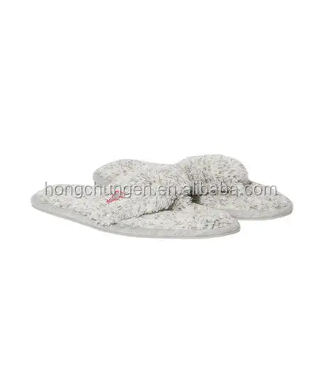 Penjepit Chaussons Toucher Peluche Cloud Flip Flop