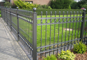 Izgara kazık çit tasarım yüksek güvenlik <span class=keywords><strong>Picket</strong></span> Anti tırmanma çit Q235 çelikler küçük bahçe çit ferforje Metal all-sezon - Product Image 3
