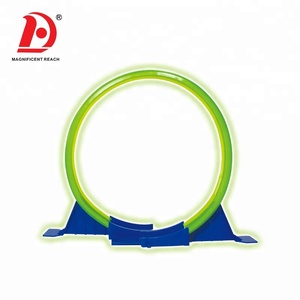 HUADA Venta caliente Shark Style Spring Railcar Glow Rail Slot Set Racing Track Car Toy para entretenimiento - Product Image 2