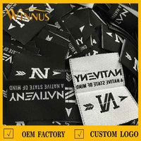 Logo brodé personnalisé Fine Cap Maillots de bain Sous-vêtements Veste Chaussettes Blanc Center Fold Vêtements Étiquettes tissées pour Matelas