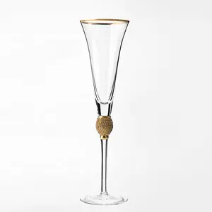 Бокал цвета шампанского Raymond с длинным стержнем и золотым и серебряным «бриллиантом»