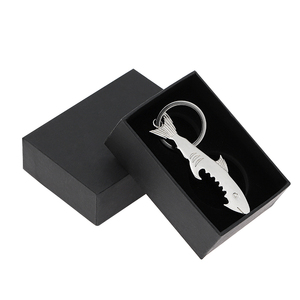 로고를 가진 주문을 받아서 만들어진 은 상어 병따개 - Product Image 1