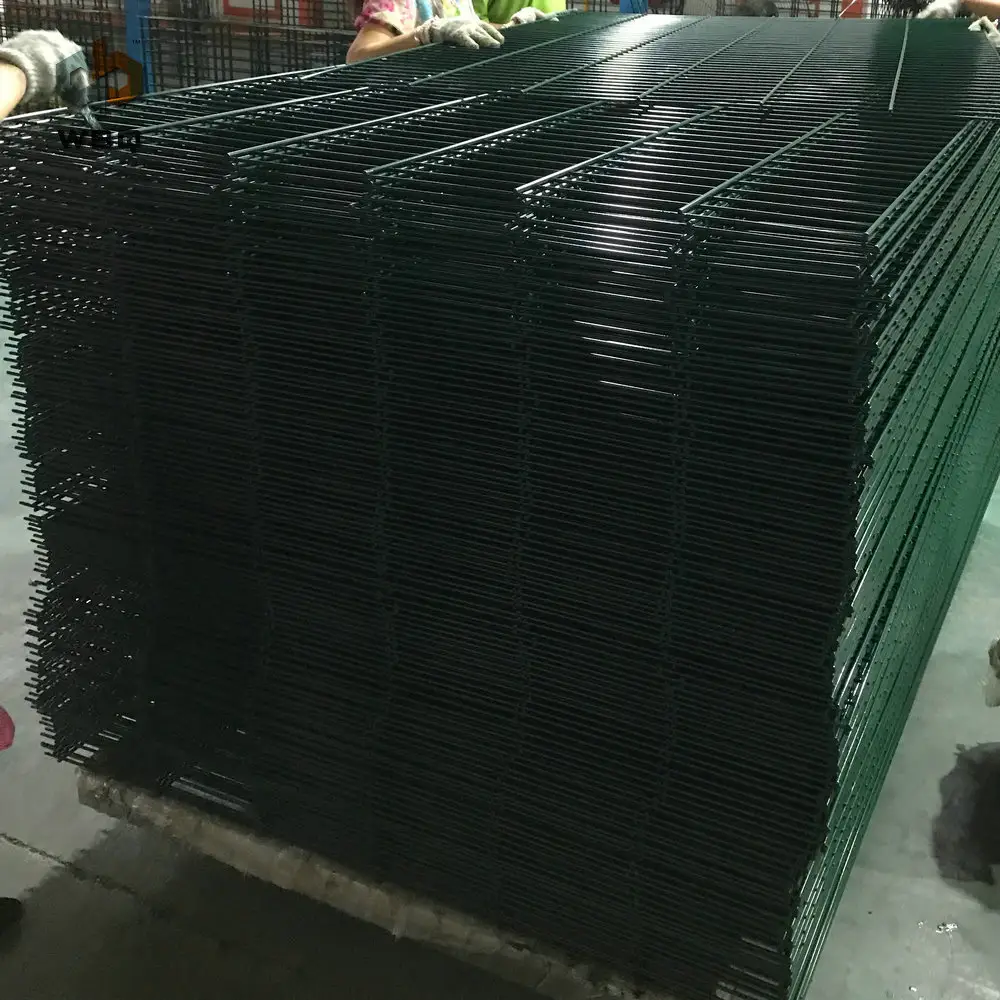 Hot Dip Galvanized Welded Wire Fence for solar mounting power station