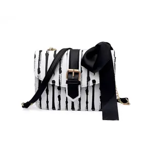 2024 Strik Mode Stijlvolle Faux Lederen Vrijetijdstas Designer Handtassen Crossbody Strandtas Vrouwen Kleine Vierkante Handtas