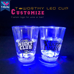 Mini copa de plástico con luz LED para vino, copa de tirador intermitente activada con Sensor de agua para promociones de bares y fiestas - Product Image 3