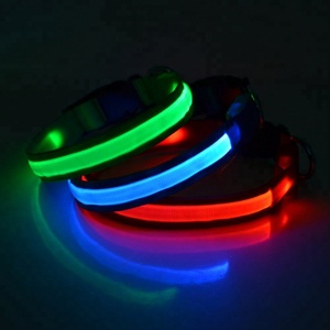 <span class=keywords><strong>Collar</strong></span> de perro de nailon LED personalizado de alta calidad al por mayor, <span class=keywords><strong>Collar</strong></span> de perro mascota con patrón de impresión intermitente iluminado - Product Image 1