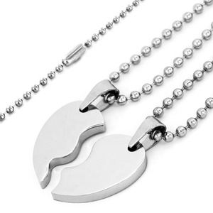 Coppie amante romantico gioielli personalizzati su ordinazione libero incide il commercio all'ingrosso in acciaio inox 2 <span class=keywords><strong>coppia</strong></span> di mezza cuore collana per le coppie - Product Image 1