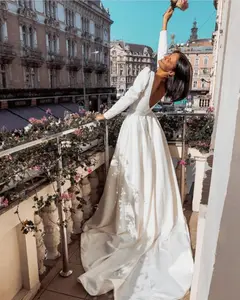 Vestido de noiva elegante, vestido de noiva branco com plissado e manga longa com cinto, longo do chão