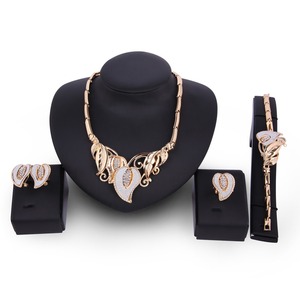 Set Perhiasan Pengantin Polki India, 2017, Set Perhiasan Pengantin India Merah Tua Online - Product Image 5