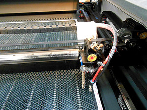เครื่องตัดเลเซอร์ CO2พร้อม <span class=keywords><strong>rdworks</strong></span> <span class=keywords><strong>V8</strong></span>รองรับรูปแบบ AI และ BMP สำหรับโลหะและยางผู้จัดจำหน่ายในจีน - Product Image 5